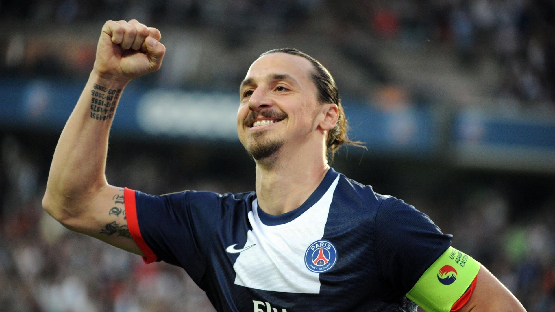 开云真人体育娱乐-詹姆斯带伤坚持比赛展现职业精神，詹姆斯受伤了